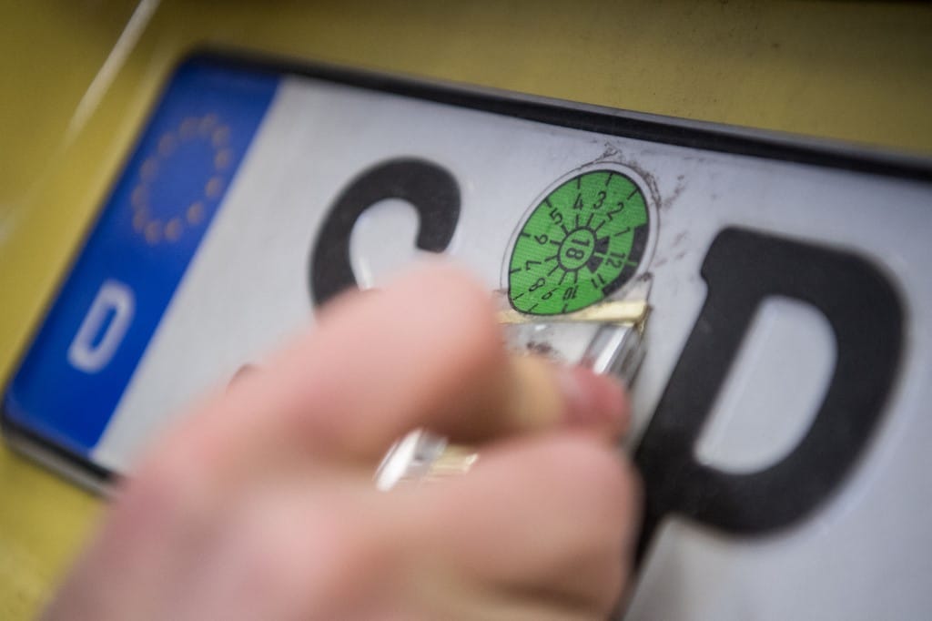 A németek lassítanának és nem száműznék a hagyományos motorú autókat