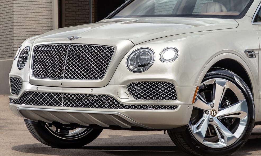 Naponta 14 darabot adnak el a hatalmas Bentley divatterepjáróból