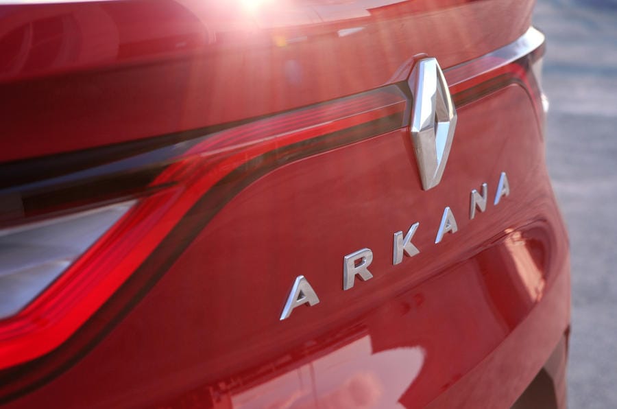 Renault Arkana néven jön egy BMW X4 stílusú autó a franciáktól