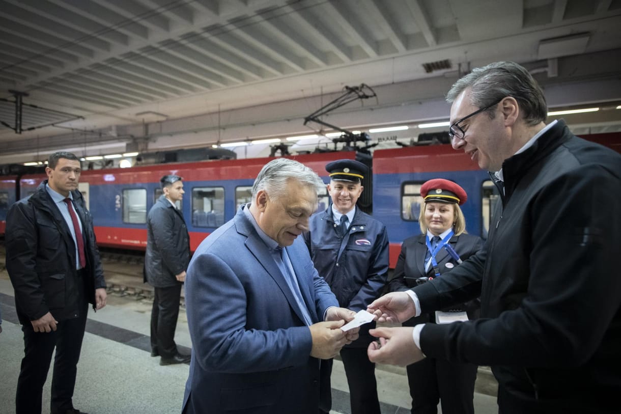 A “főnök” találta ki a békepárti szlogent, nem Rogán stábja