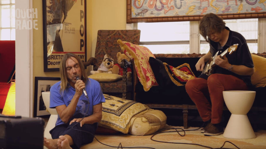 Iggy Pop otthonába engedett egy rocklegendát, a találkozásból film lett
