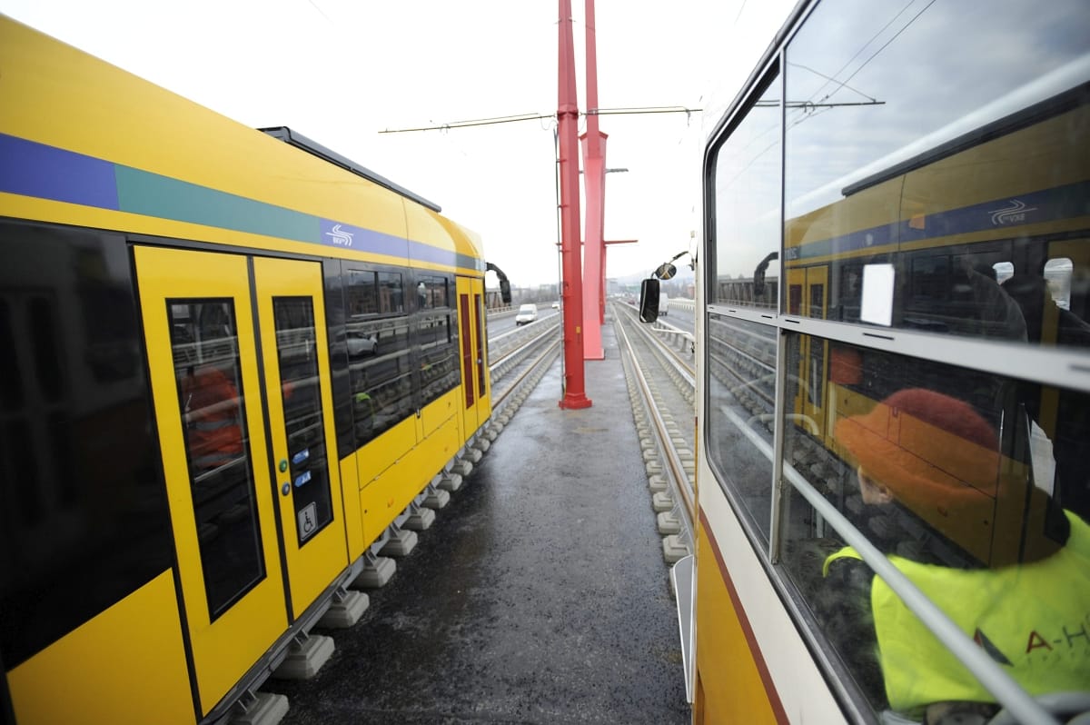 Sosem ment még át ilyen jármű a Rákóczi hídon – fotók