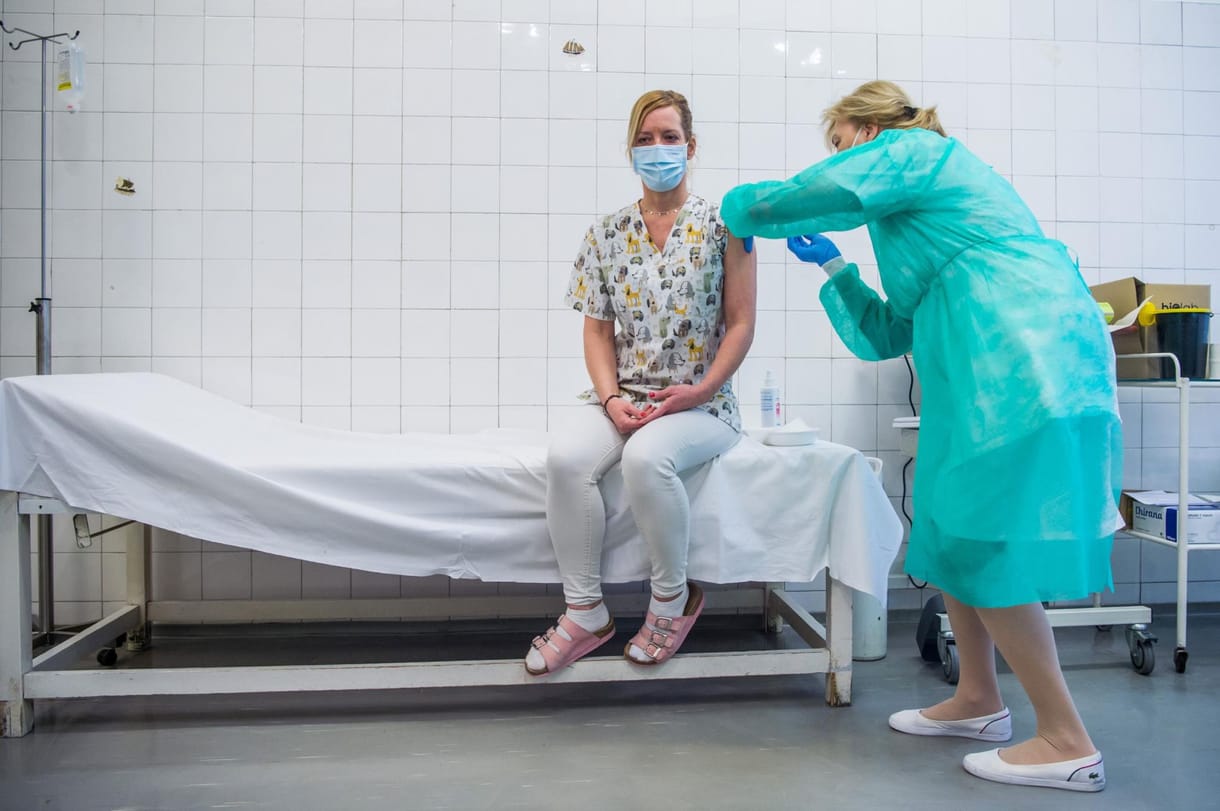 Már több mint egymillióan regisztráltak a koronavírus elleni vakcináért