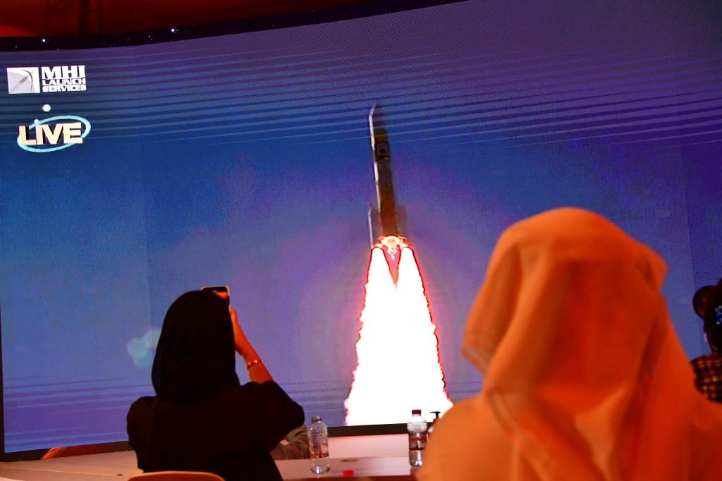 Íme a napsütés a Mars legnagyobb vulkánja felett az Egyesült Arab Emírségek űrszondájának fotóján