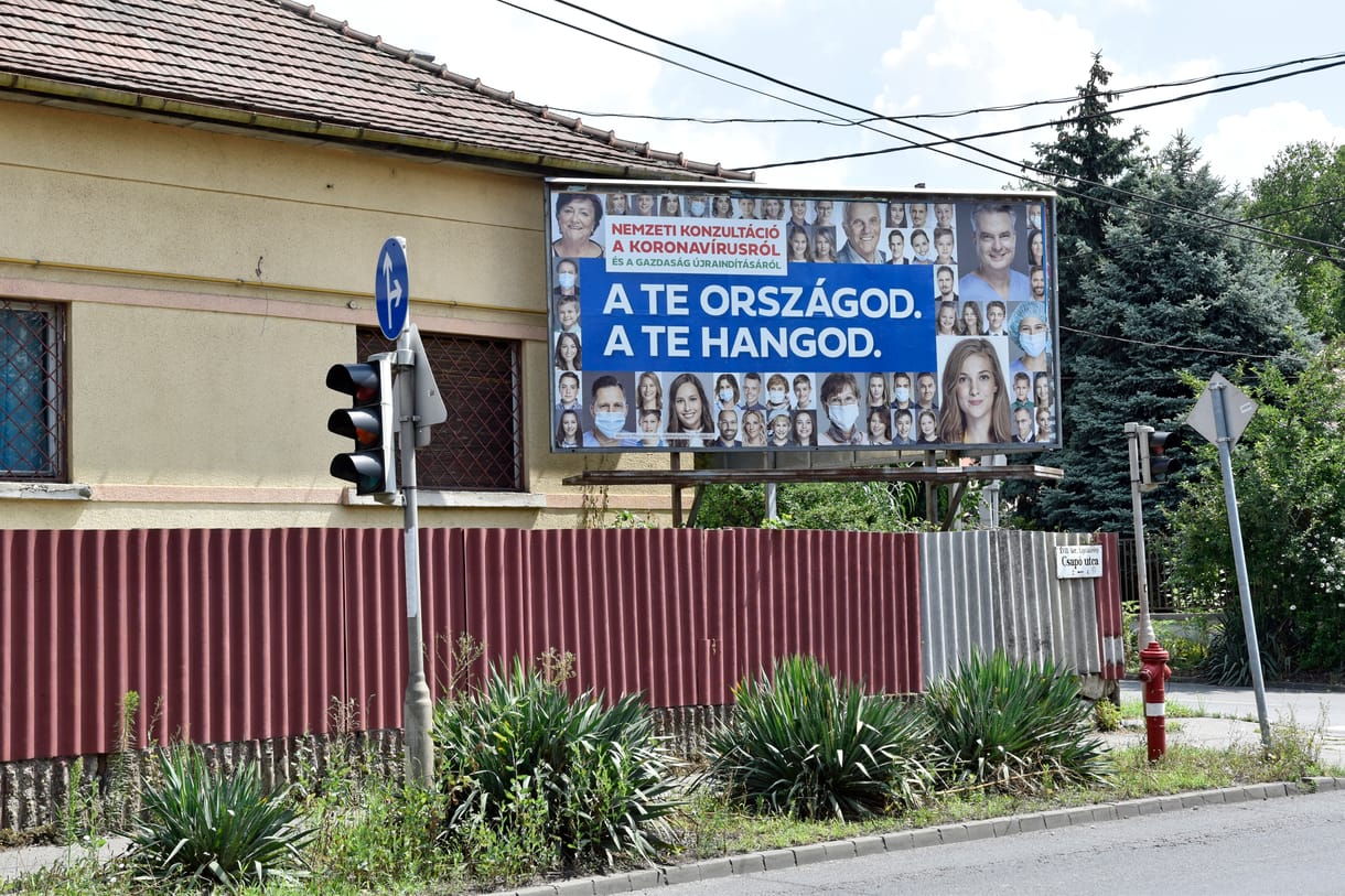 Révész Sándor: A párhuzamosok és a végtelen