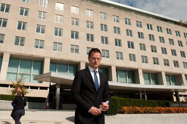 Szijjártó már csak Polt Péterben reménykedik