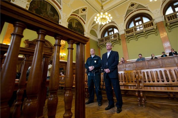 Hunvald-per: Gál György elmondta, hogy osztozkodtak a bérlakásokon
