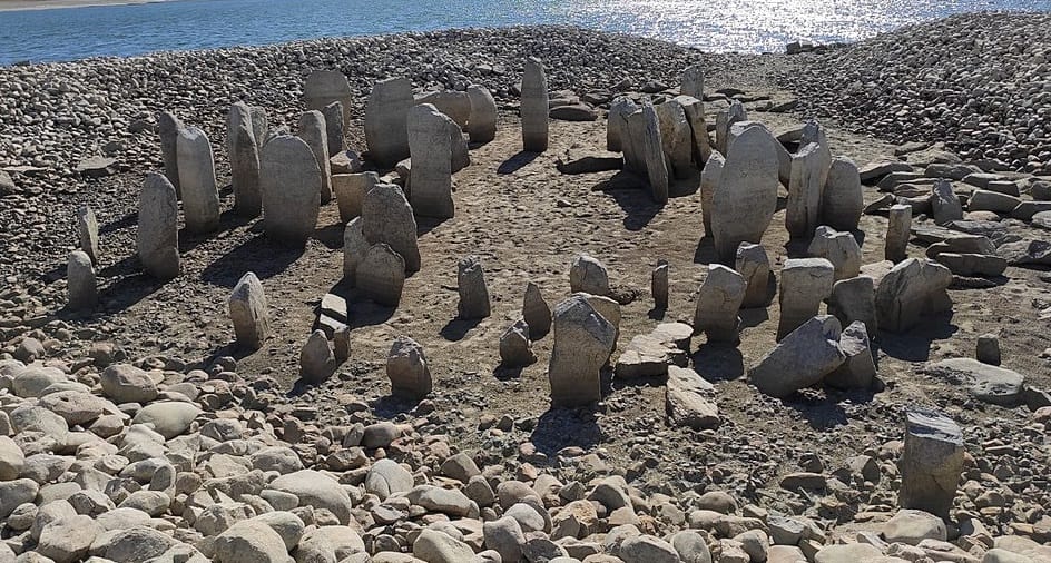 Olyan forró volt a nyár, hogy felbukkant a víz alól a spanyol Stonehenge