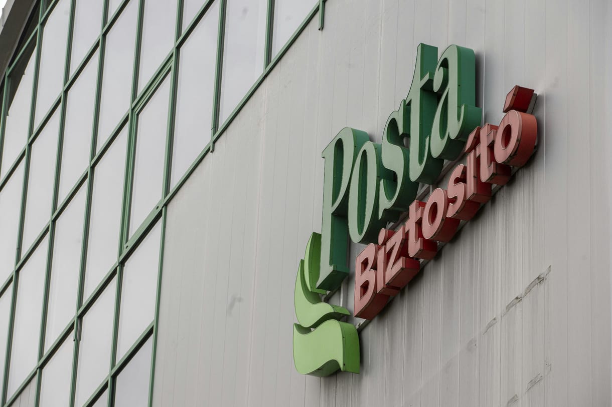 Kiszáll az állam a Posta biztosítókból