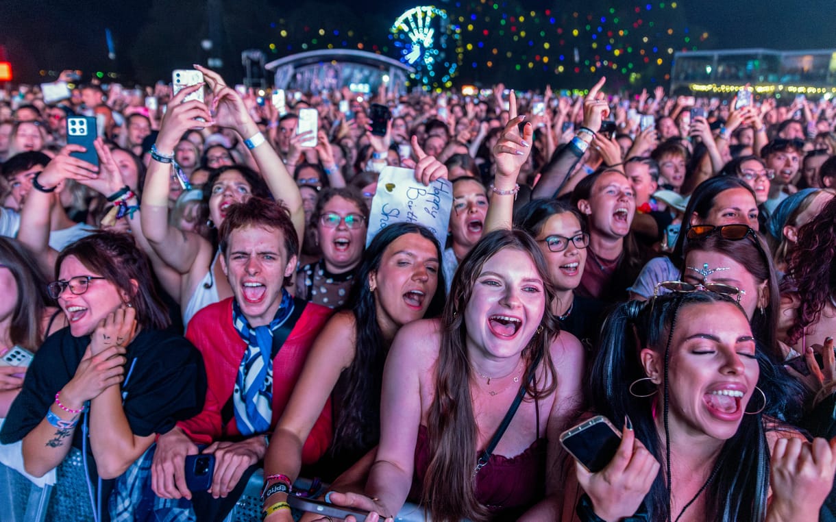 Páváskodó szitizenek, Shawn Mendes és buborékok minden mennyiségben – Fotógaléria a Sziget második napjáról