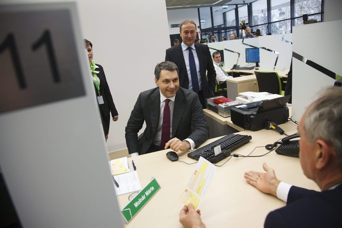 Brüsszel több százmilliós pofont adott a kormányablakok kampánya miatt