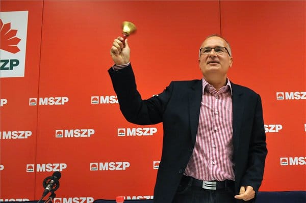 Másképp mentené meg a devizahiteleseket az MSZP