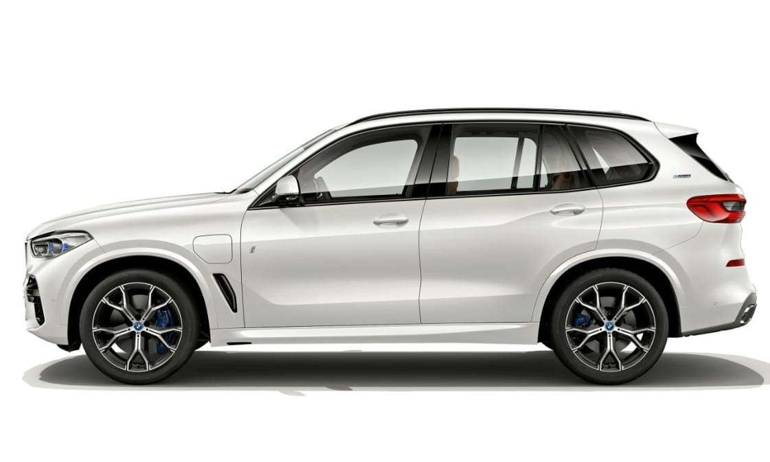 Újabb zöld rendszámos divatterepjáró: 24 millió forinttól indul az új hibrid BMW X5