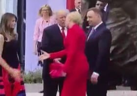 Nagyon benézte ezt a tüntetést, vagy igazi cinikus a lengyel First Lady