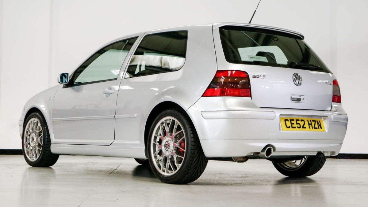 Ár nélkül vár új gazdára egy húszéves, ünnepi sorozatú, 13 kilométert futott Golf GTI