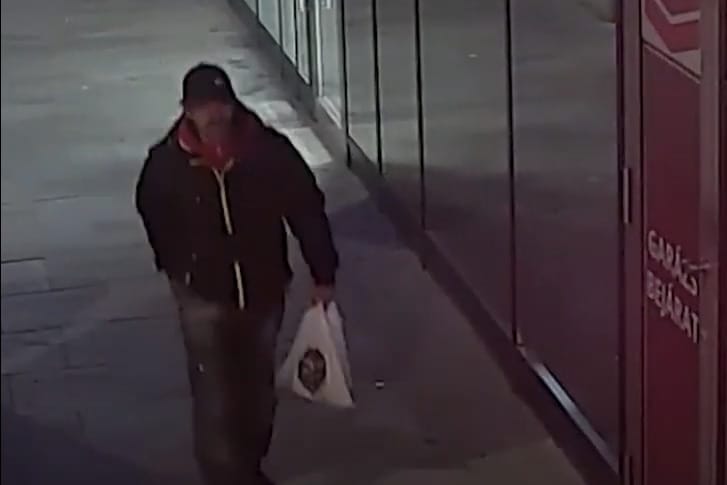 Kifosztott egy embert a Széll Kálmán téren, keresi a rendőrség – videó
