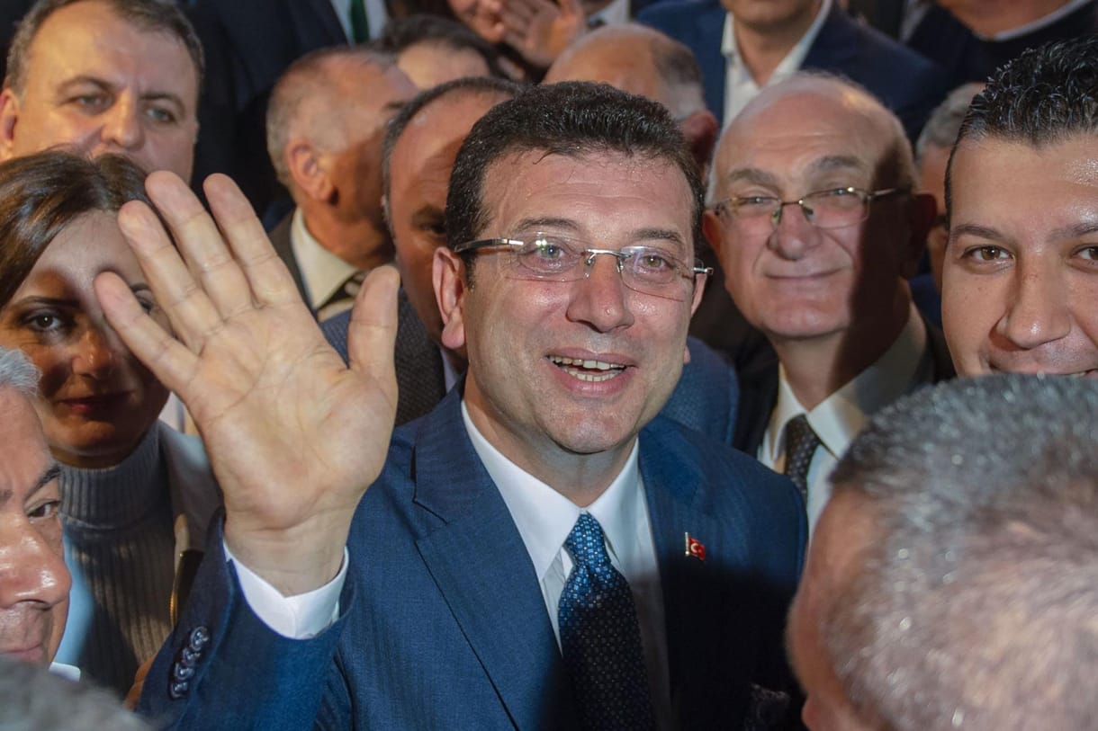 Felfüggesztették a bebörtönzött isztambuli polgármestert