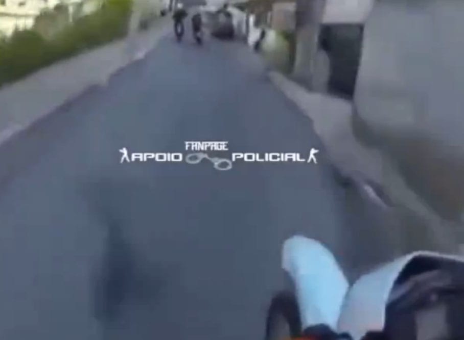 Ilyen, amikor motoros rendőrök hajszolják a drogfutárt – videó