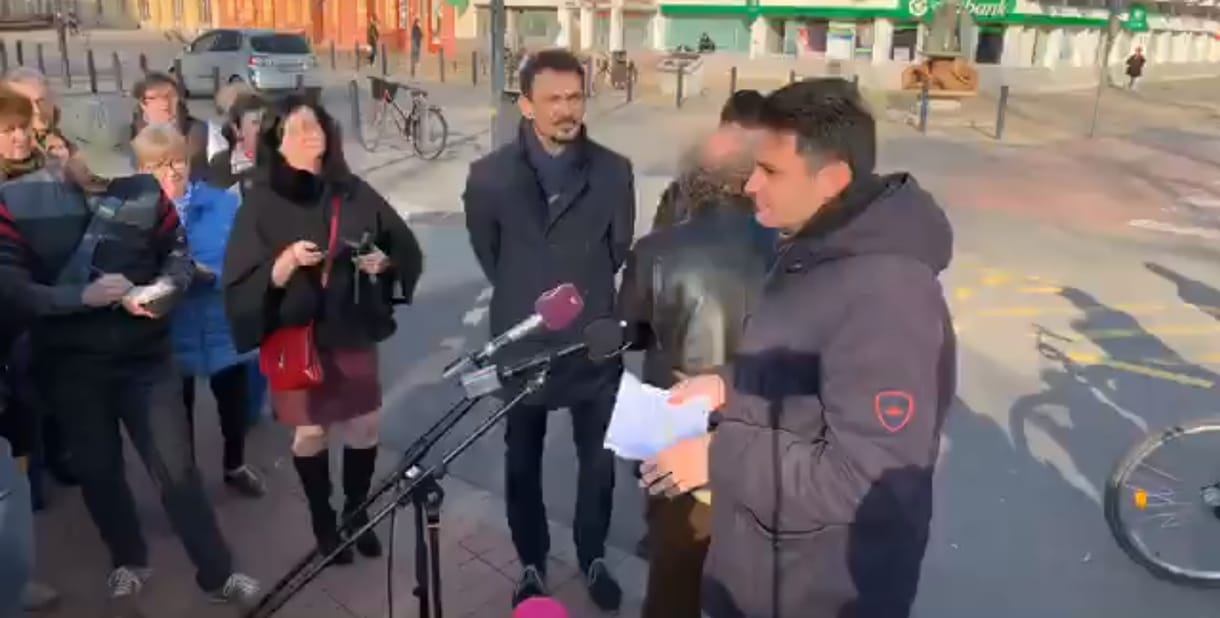 Márki-Zay Péter meghekkelte a Fidesz sajtótájékoztatóját Hódmezővásárhelyen - videó