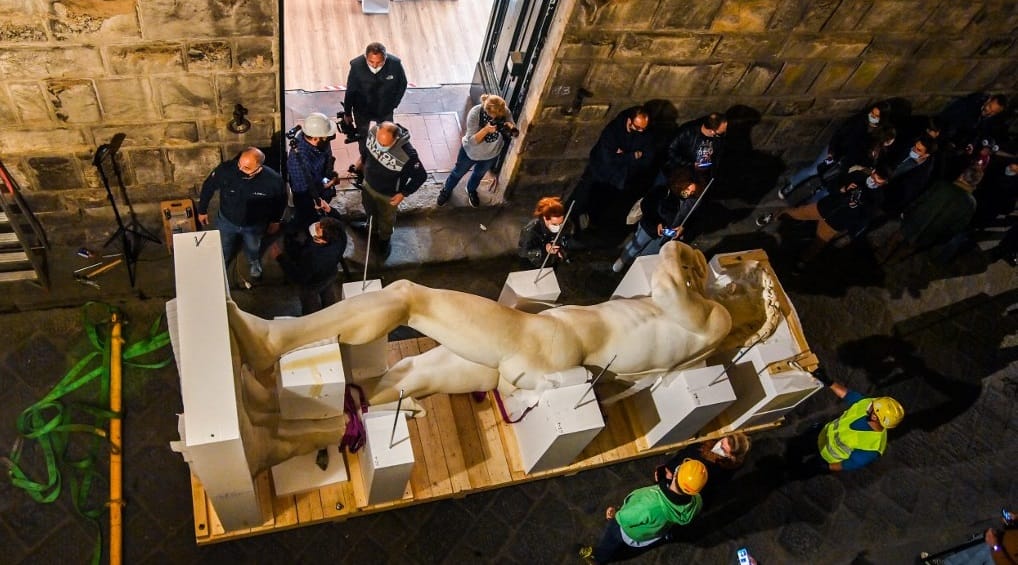 Eltakarták Michelangelo Dávidjának intim testrészeit Dubajban, hogy ne sértse a muszlim nézőket