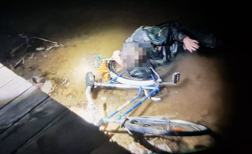 A biciklijével együtt esett a Tisza-tóba, majdnem kihűlt, mire megtalálták