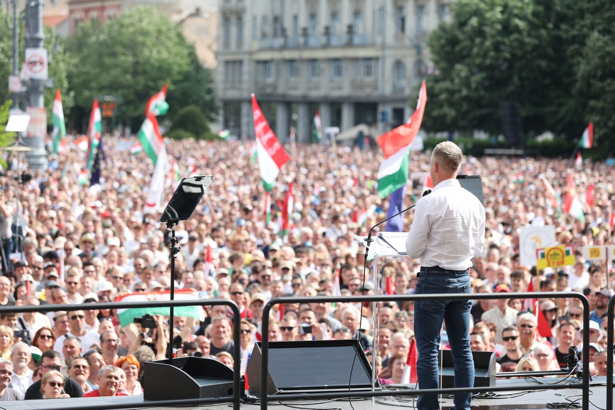Magyar pártja egymaga előzi a DK–MSZP–Párbeszédet a kormányközeli Nézőpontnál is 