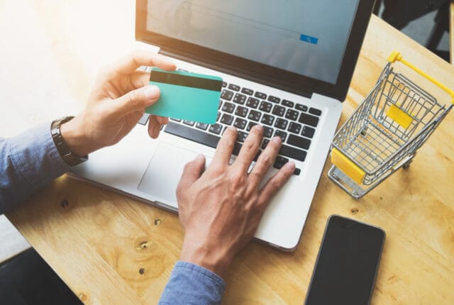 Meddig érdemes lefelé görgetni a webshopnál, tényleg minden pipát be kell x-elni? - így kerülhetjük el, hogy átverjenek minket a nagy akcióknál