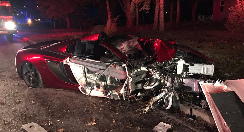 Szomorú véget ért ez a méregdrága McLaren 650S Spider