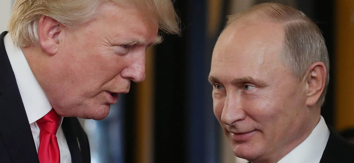 Kidobtak egy újságírót Putyin és Trump sajtótájékoztatójáról – videó