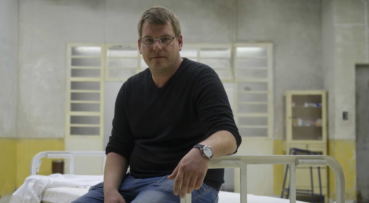 Eredetileg az SZFE-re tervezte, most a Jurányiban valósítja meg a kétéves színészképzőjét Bodó Viktor
