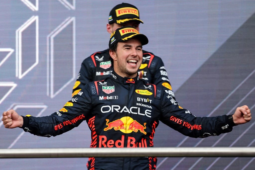 F1: Pérez nyert Bakuban és egyre közelebb Verstappenhez