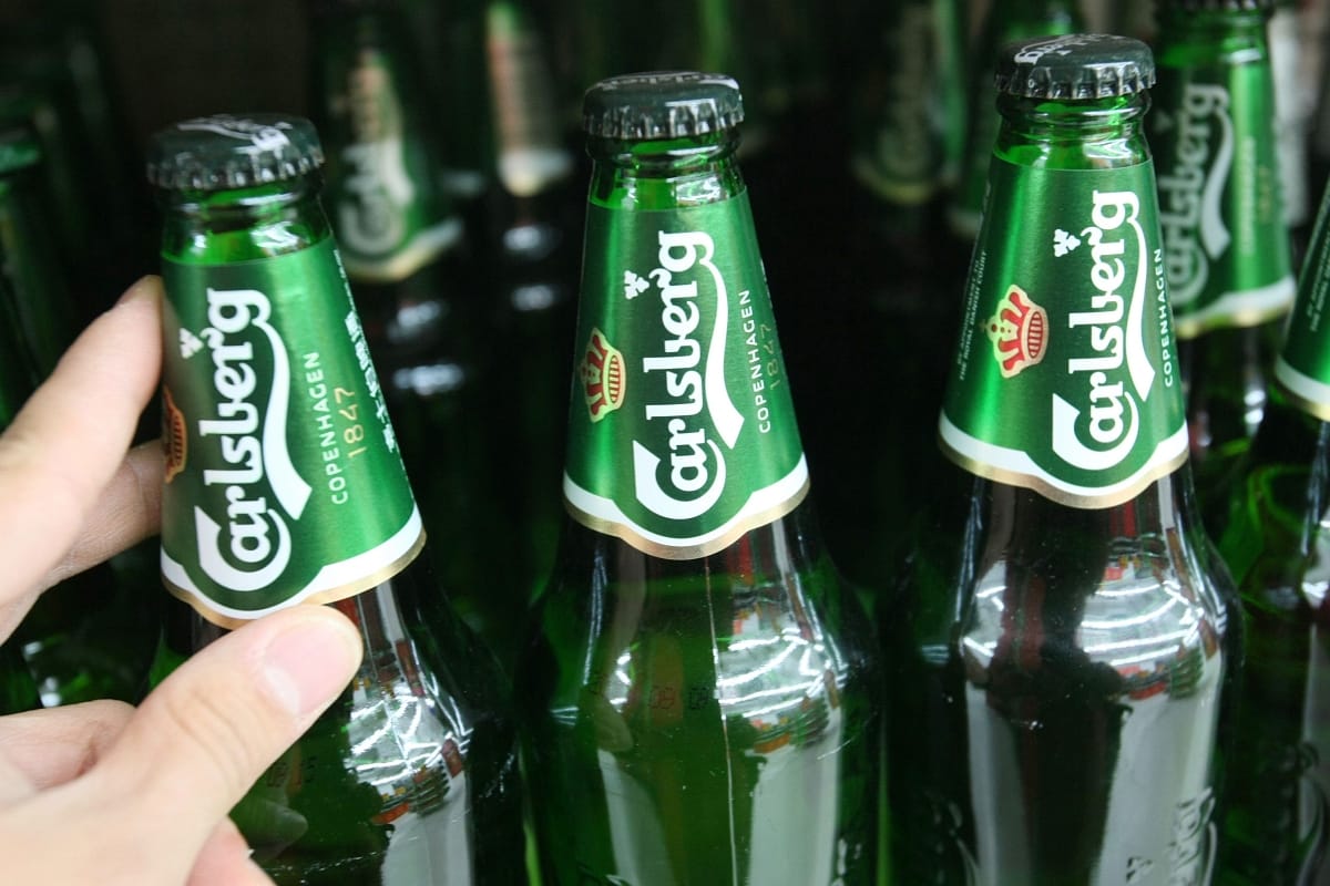 Putyin nemcsak lenyúlta a Carlsberget, de lecsukatta két orosz vezetőjét is