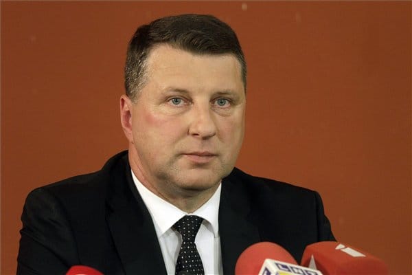 Elnökké választották a védelmi minisztert Lettországban