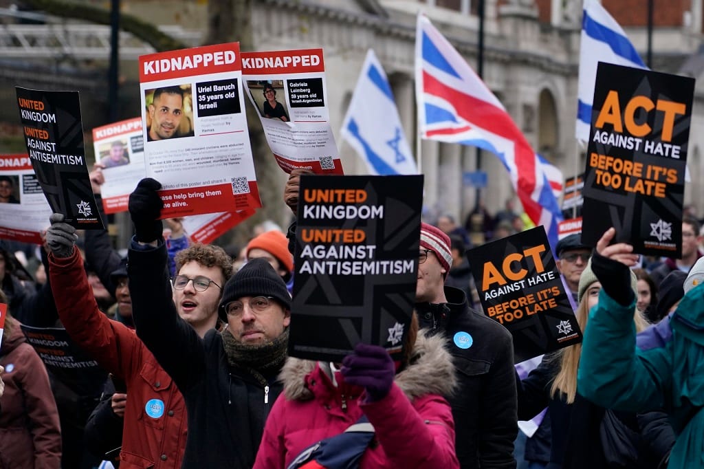 Tízezrek tüntettek az antiszemitizmus ellen Londonban