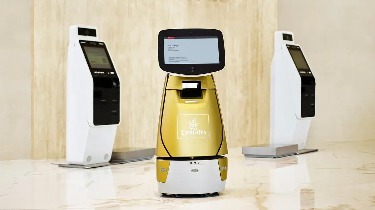A repülőgépre becsekkolásban is segít Sara, az Emirates robotja, ami az útlevélen lévő képet is össze tudja hasonlítani az arcunkkal