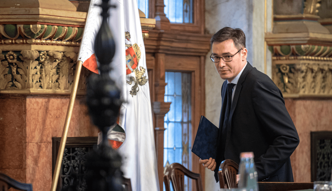 Karácsony lelepleződött: ma például a metrón látták