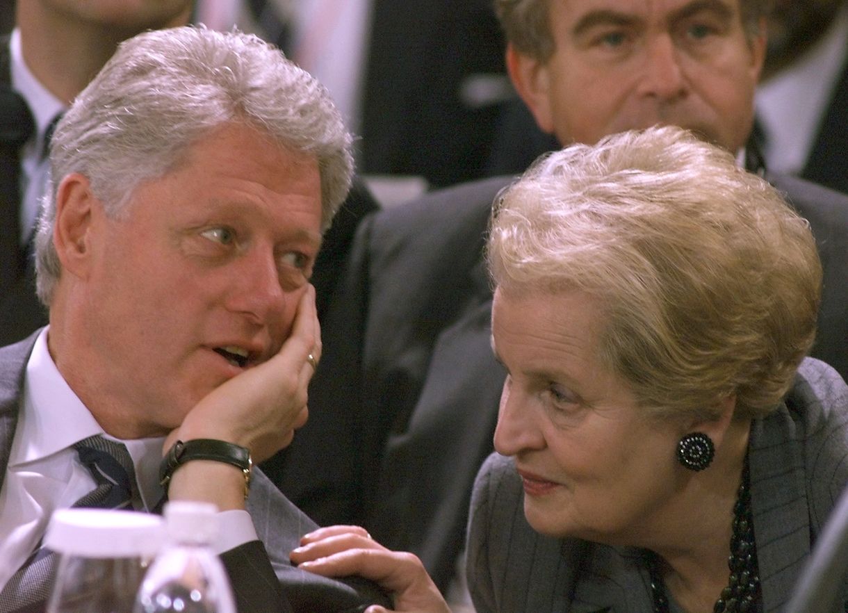 Madeleine Albright politikusi életműve is eszünkbe juthat az ukrajnai háború idején