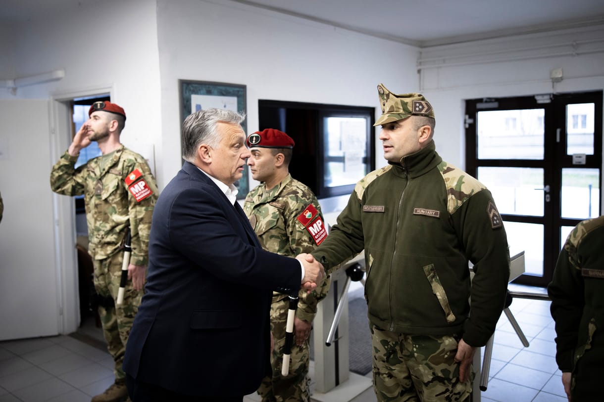 Orbán: A béke mellett vagyunk, de szárazon kell tartani a puskaport