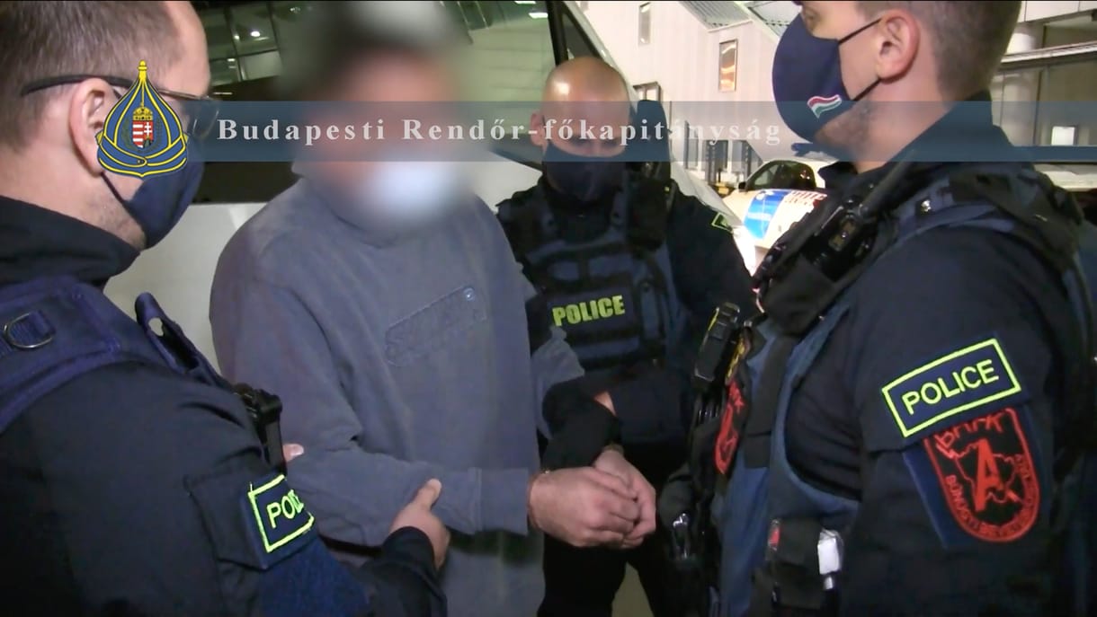 Évekig tartó vadászat után, Dominikán fogták el az emberek százait lehúzó magyar szélhámost 