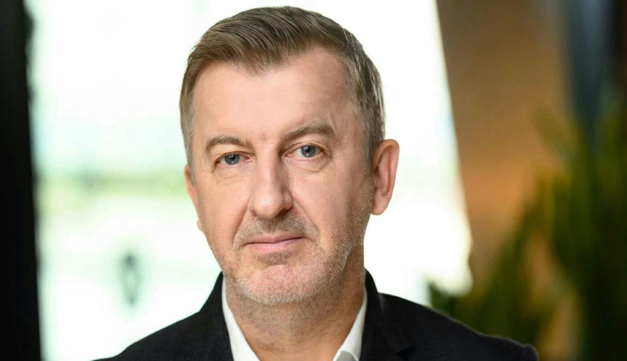 Autómosókba fektet az ingatlanfejlesztő milliárdos