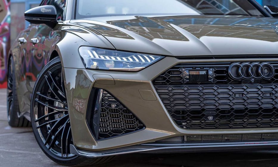 Szigorúan fest taktikai zöldben a 700 lóerős Audi RS6 kombi