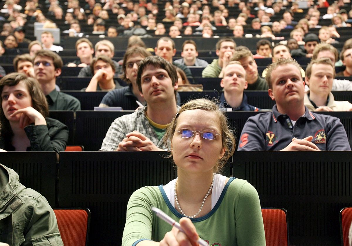 Borús jóslat: 12 év, és a szakemberhiány miatt 6900 milliárd eurót veszít a világ