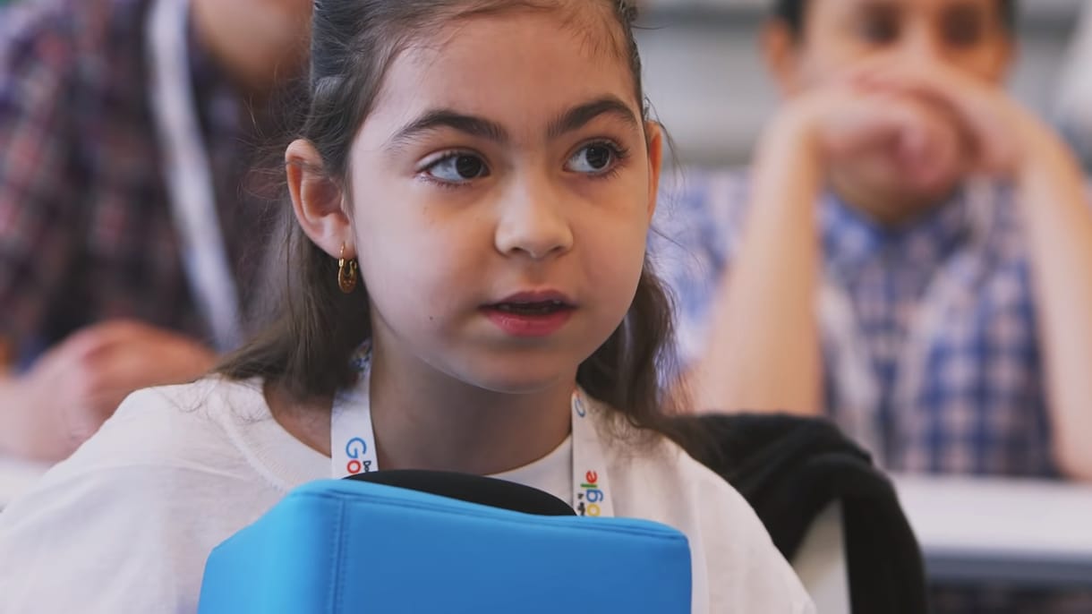 Egy 6 éves kislány nyerte a Google 8+13 millió forintos ösztöndíját