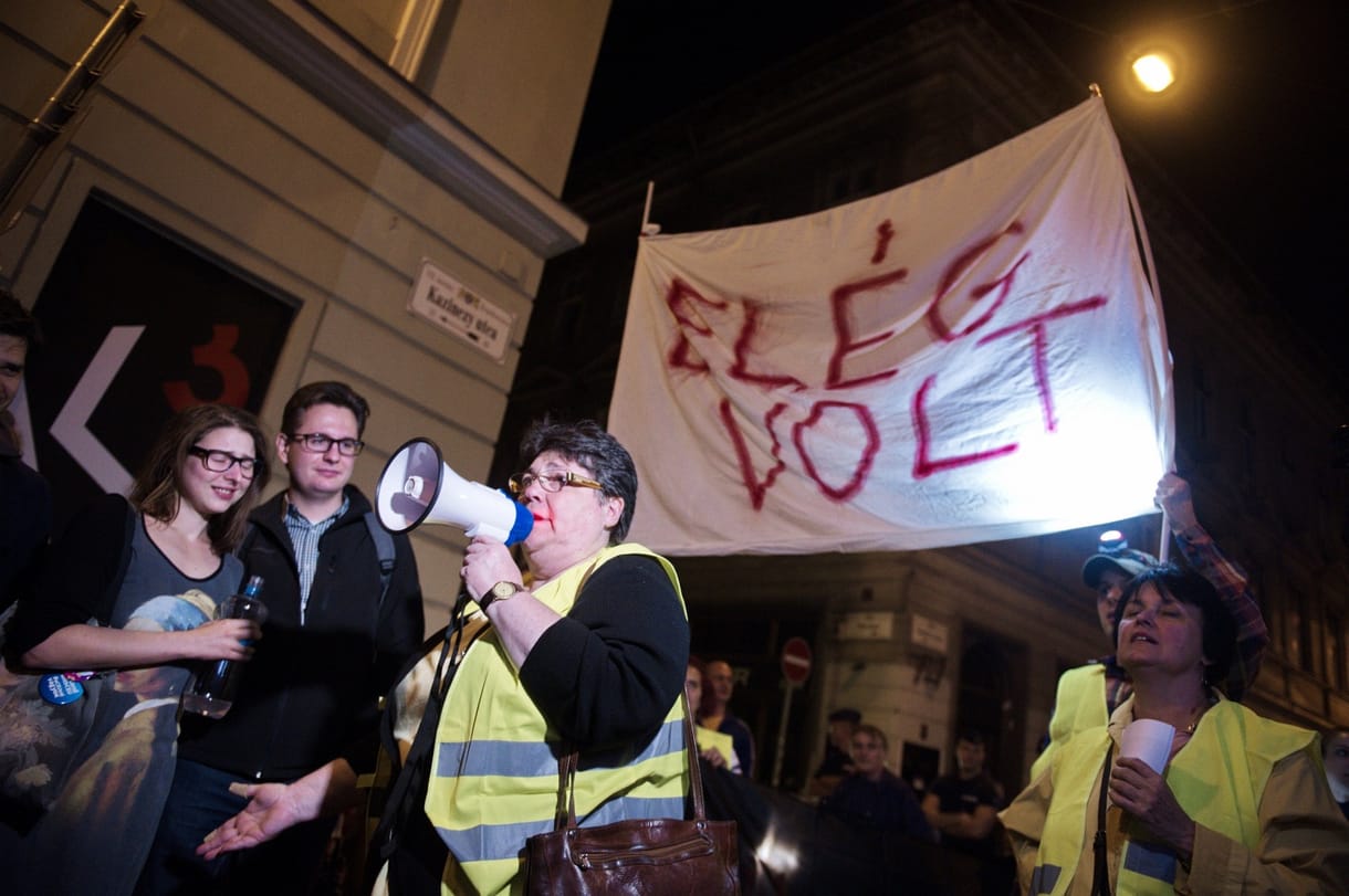 A magyar fiatalok sem a családban, sem a politikában nem bíznak