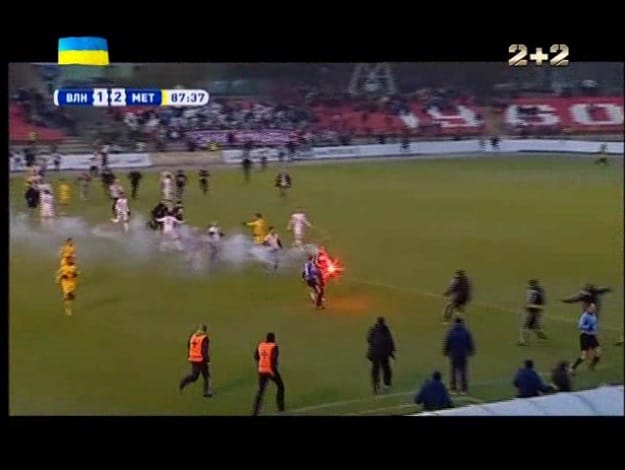 Megkergettek egy ukrán bírót, órákon át ült az öltözőben – fotó, videó