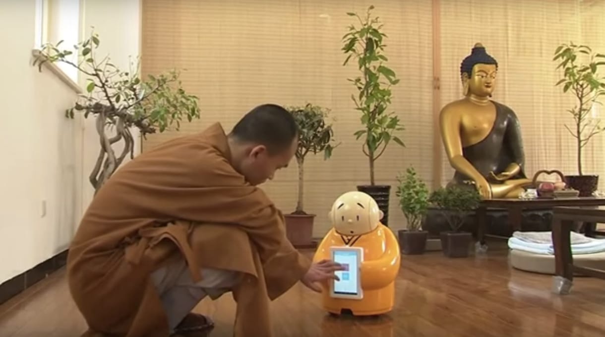 A buddhisták már megint kitaláltak valamit: videón a robotszerzetes
