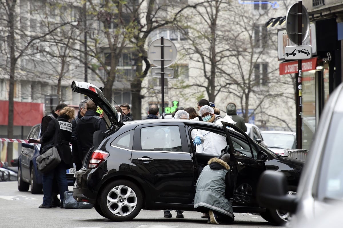 Párizsi vérengzés: megszólalt egy férfi, akinek elrabolták az autóját