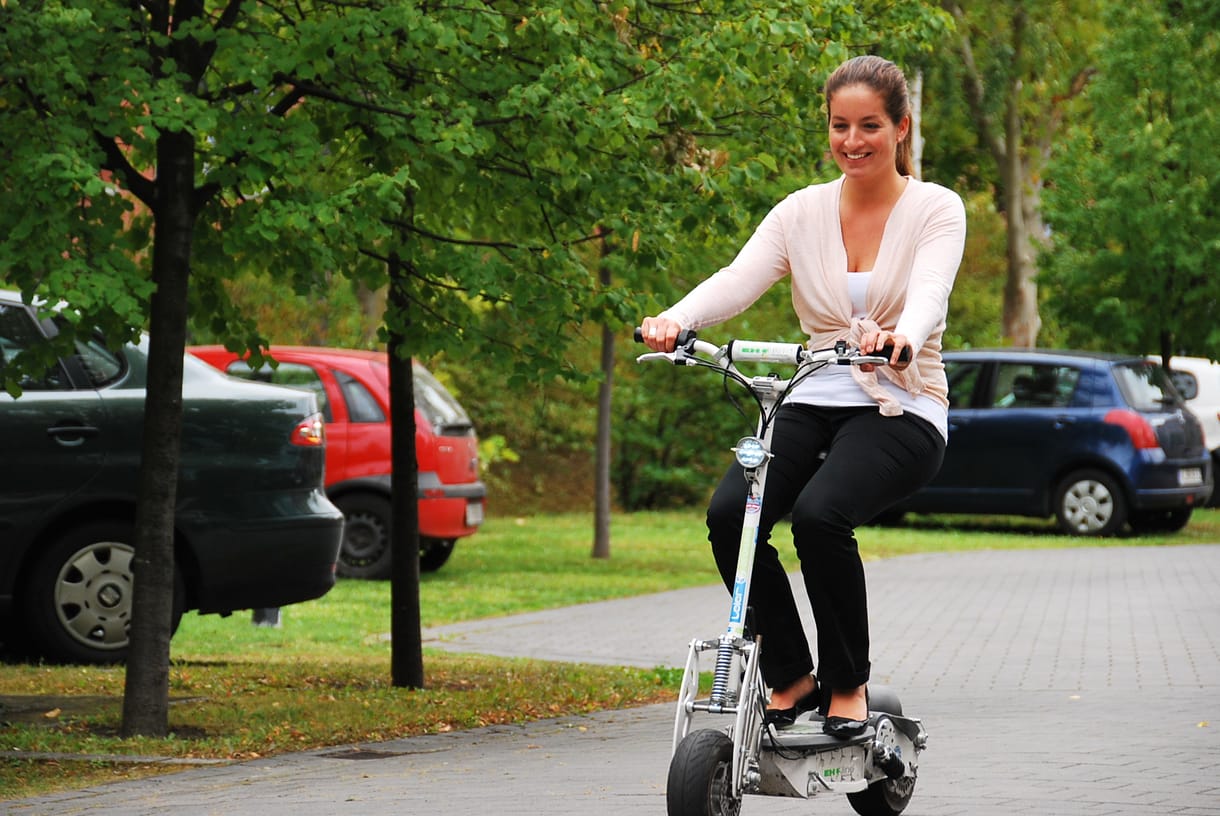 Száguldás jogsi nélkül: városban teszteltük az elektromos rollert