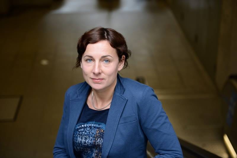 Ez történhet, ha a falu nácija és egy fővárosi toleráns ugyanott élik át a karantént