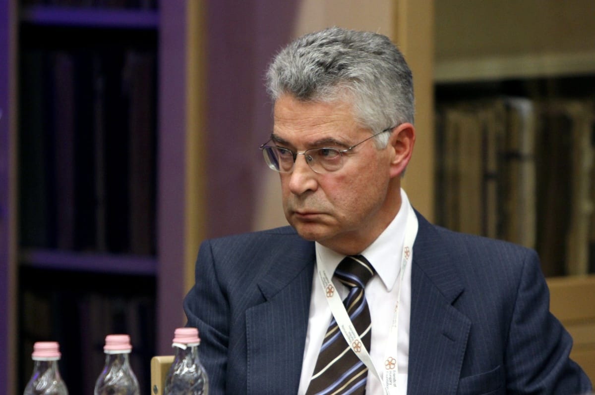 Elhunyt Oplatka András